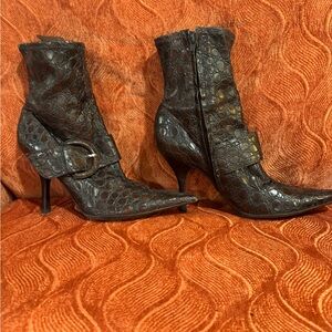Elegant Crocodile Patterned Brown Ankle Boots